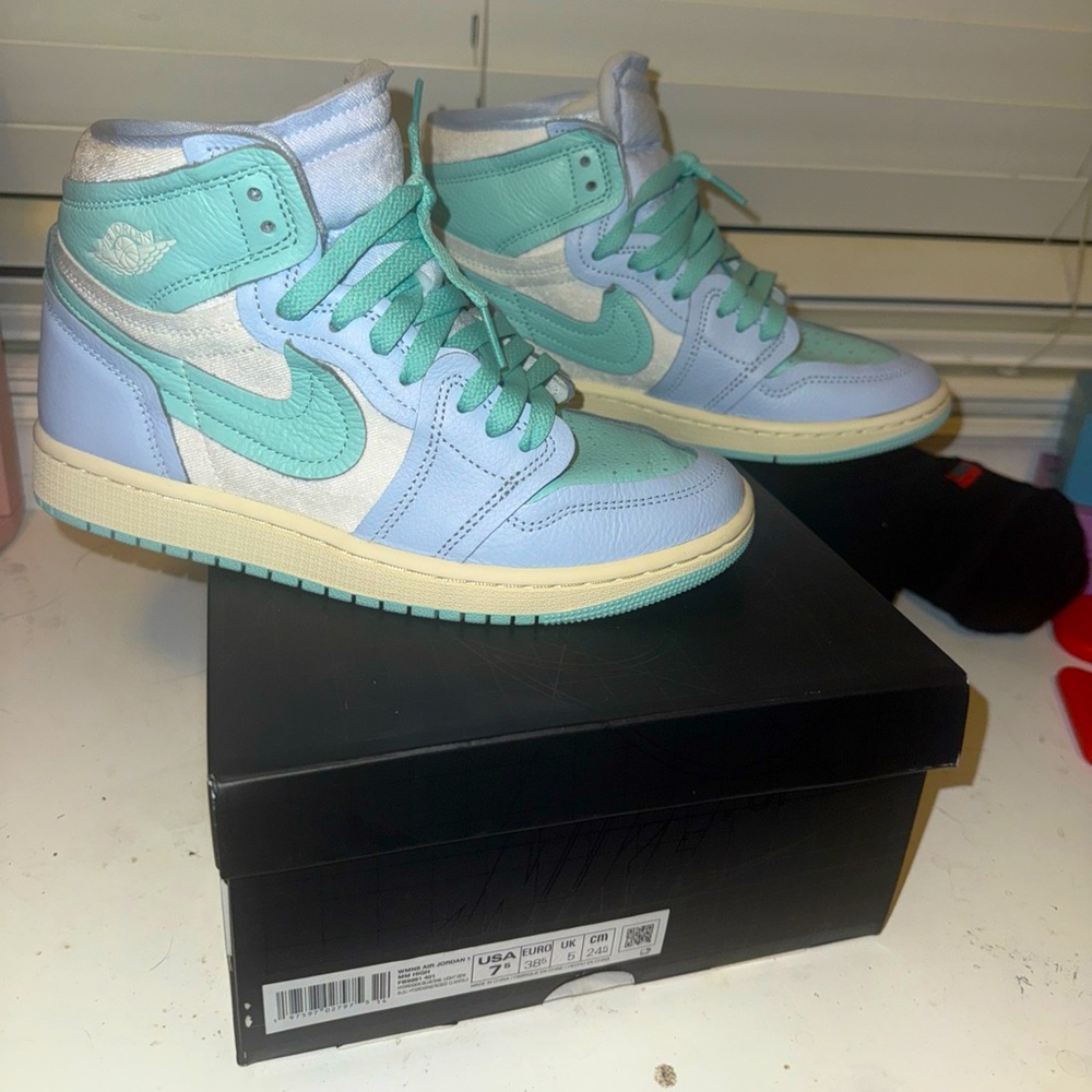 Jordan 1 High Method of Make Hydrogen Blue. New with box. Size 7.5 W.